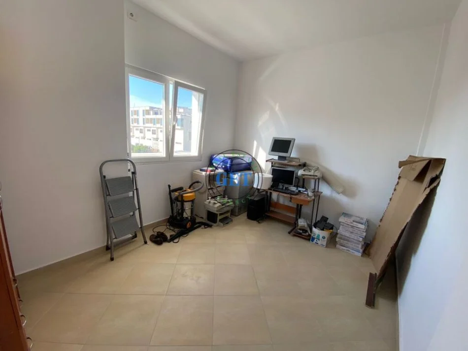 Durres, jepet me qera shtepi 3+1 Kati 0, 130 m² 300 € (Prane "Royal Gas", Durres)