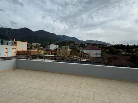 Tirane, shitet shtepi 3+1+Ballkon , 273 m² 220.000 € 