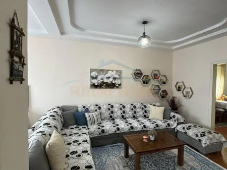 Tirane, shitet shtepi 3+1+Ballkon , 273 m² 220.000 € 