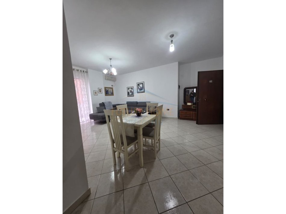 Tirane, jepet me qera apartament 2+1+2,  Kati 4, 92 m² 520 € (Unaza e Re)