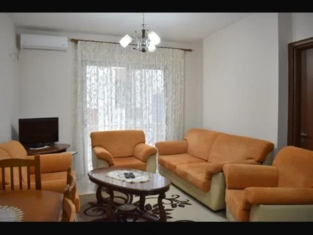 Tirane, jepet me qera apartament 2+1+Ballkon Kati 4, 750 € (Rruga Haxhi Hysen Dalliu)