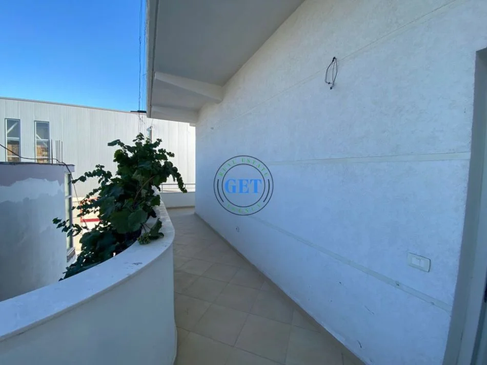 Durres, jepet me qera shtepi 3+1 Kati 0, 130 m² 300 € (Prane "Royal Gas", Durres)