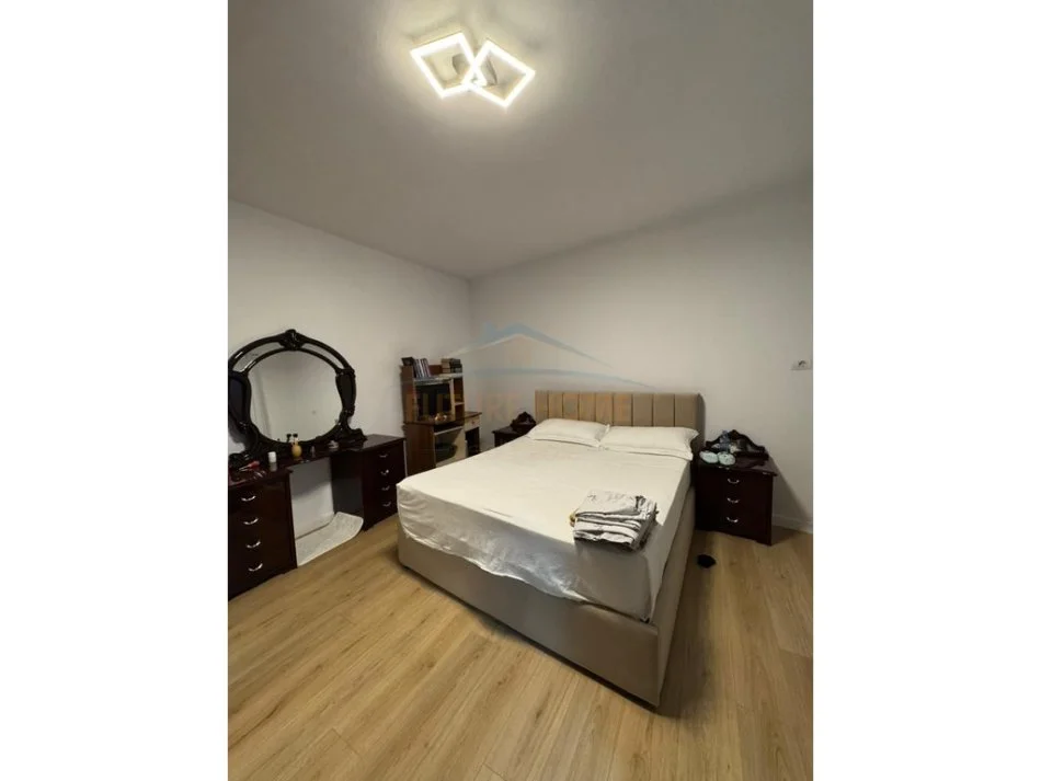 Tirane, qera Vile 2 Katshe Kati 2, 126 m² (Medreseja)