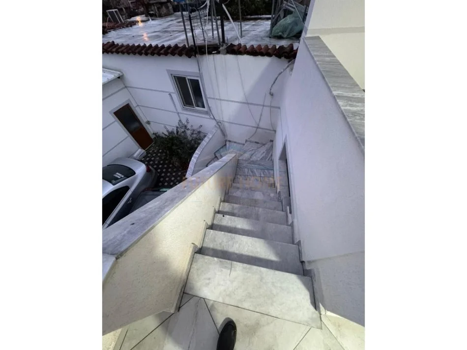 Tirane, qera Vile 2 Katshe Kati 2, 126 m² (Medreseja)