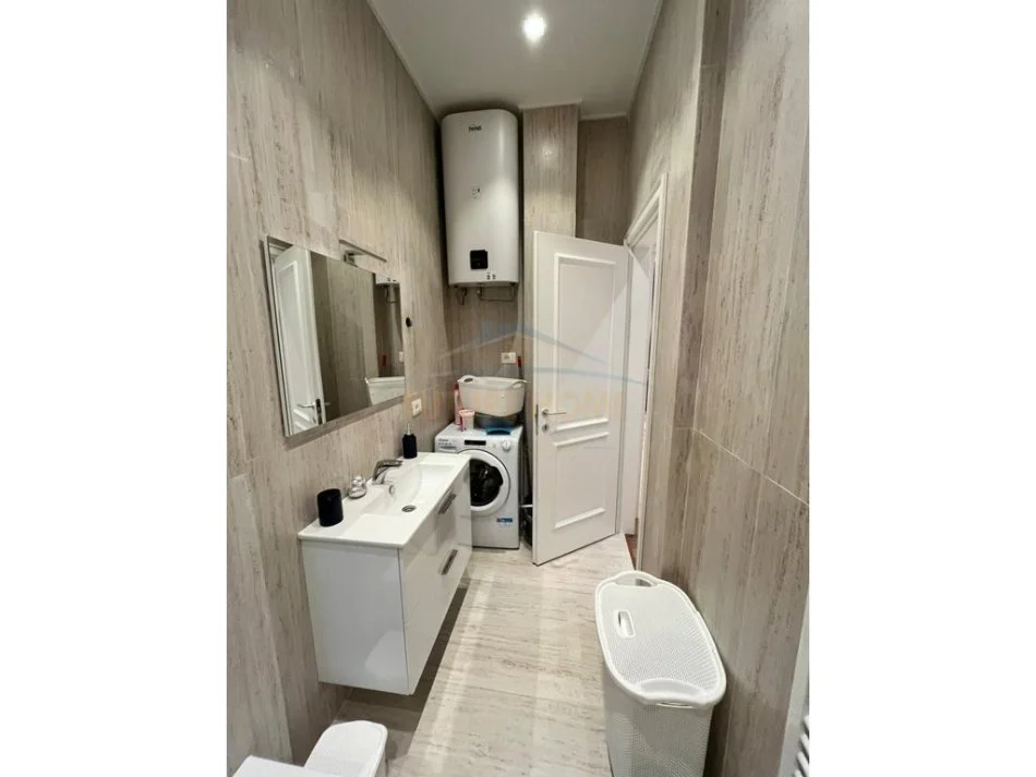 Durres, jepet me qera apartament , 64 m² 700 € (Durres)