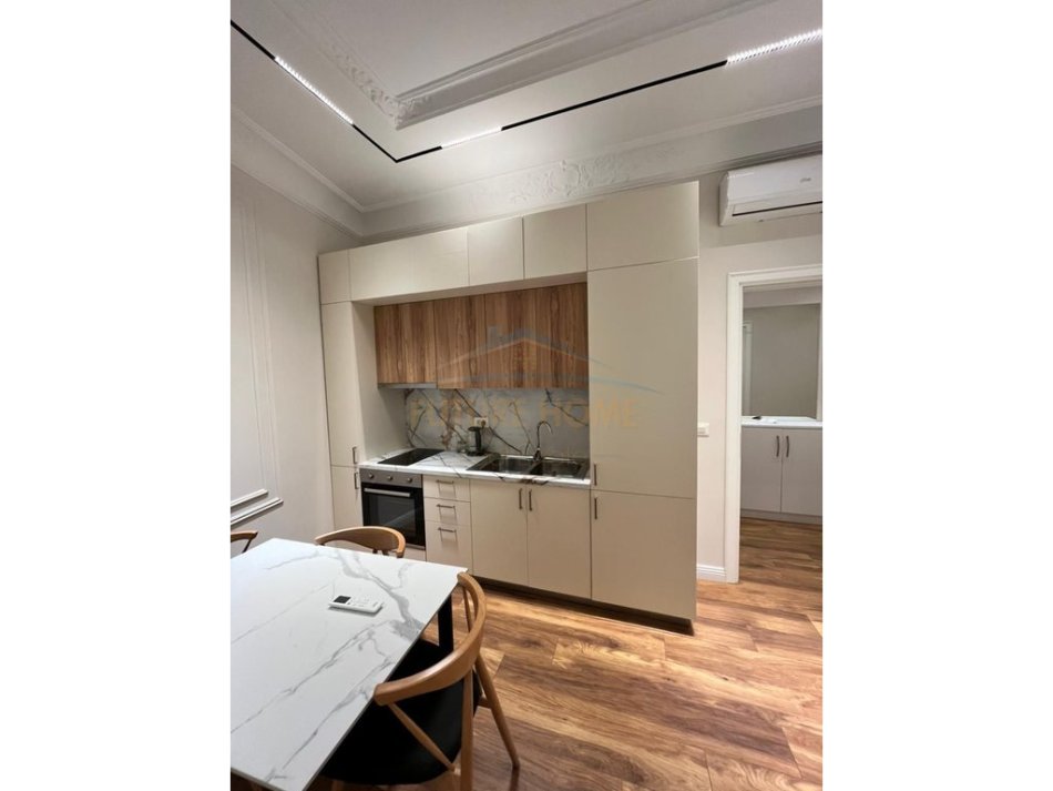 Durres, jepet me qera apartament , 64 m² 700 € (Durres)