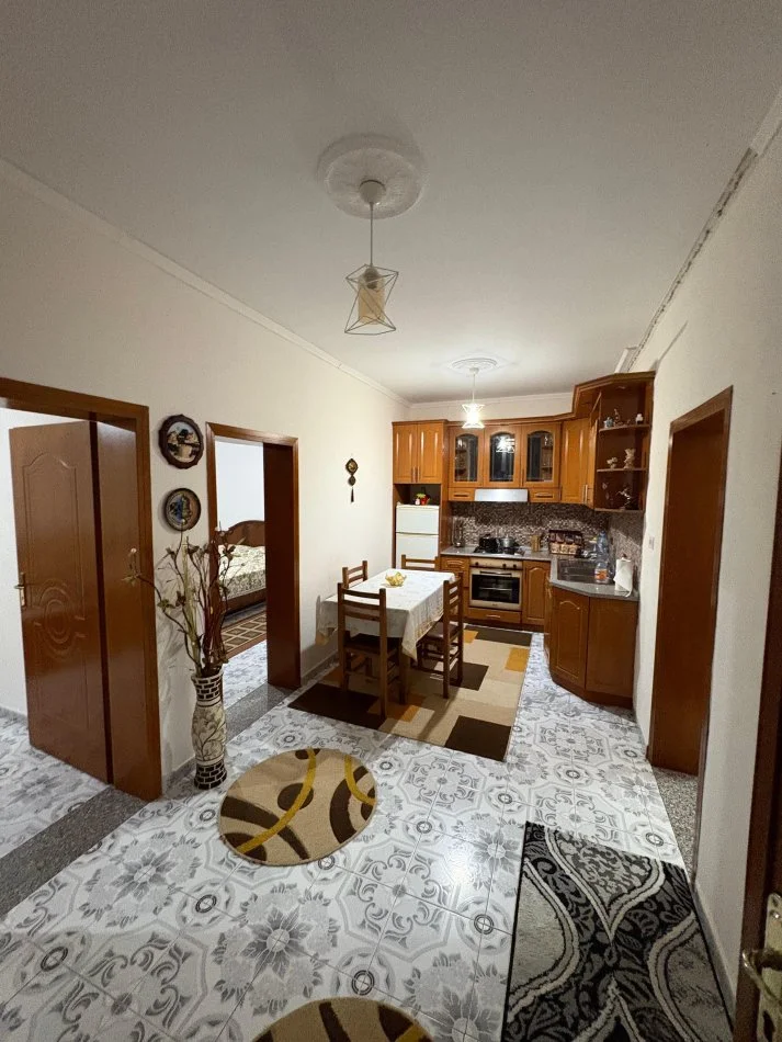 Durres, jepet me qera apartament 3+1+Ballkon Kati 2, 100 m² 320 € (cezma e ferres)