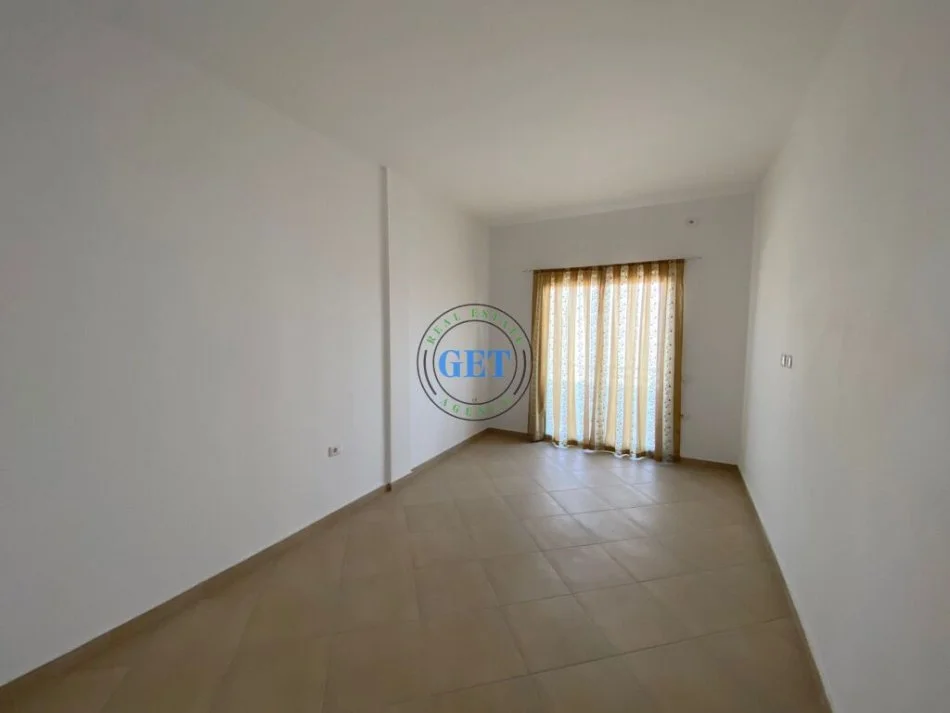 Durres, jepet me qera shtepi 3+1 Kati 0, 130 m² 300 € (Prane "Royal Gas", Durres)