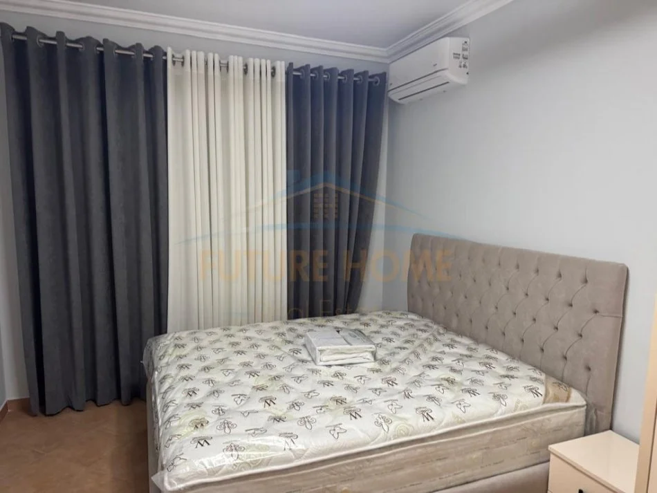 Tirane, jepet me qera apartament 1+1+Ballkon Kati 7, 90 m² 800 € (Rruga e Kavajes)