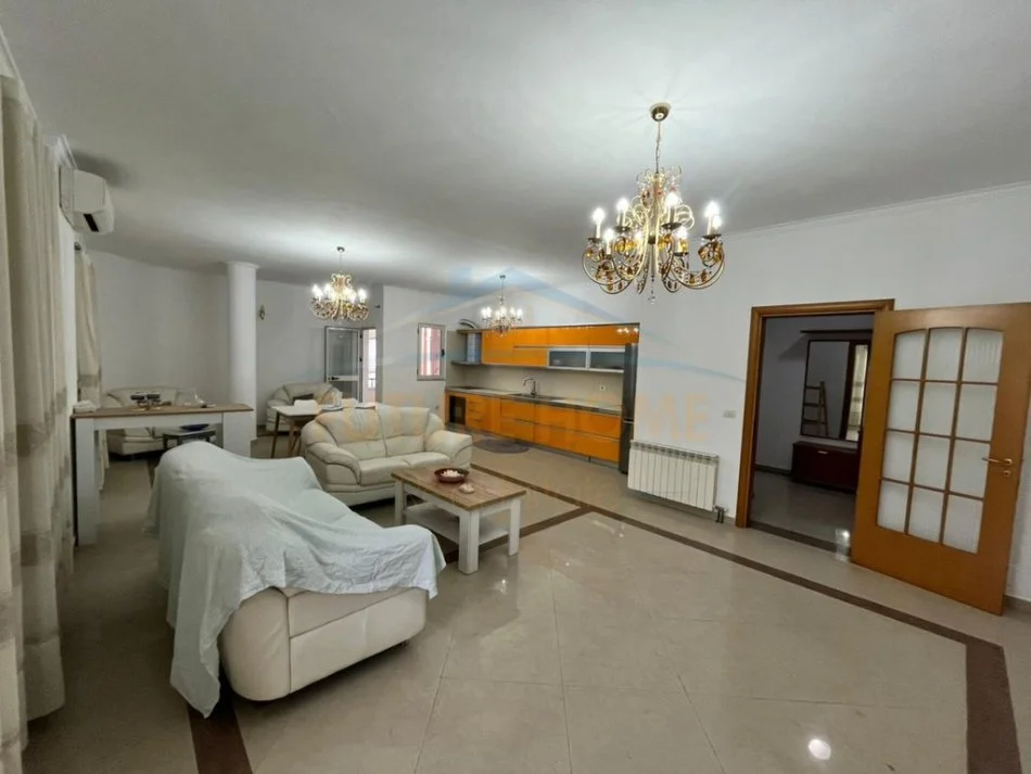 Durres, shitet apartament 2+1+Ballkon Kati 3, 170 m² 180.000 € 