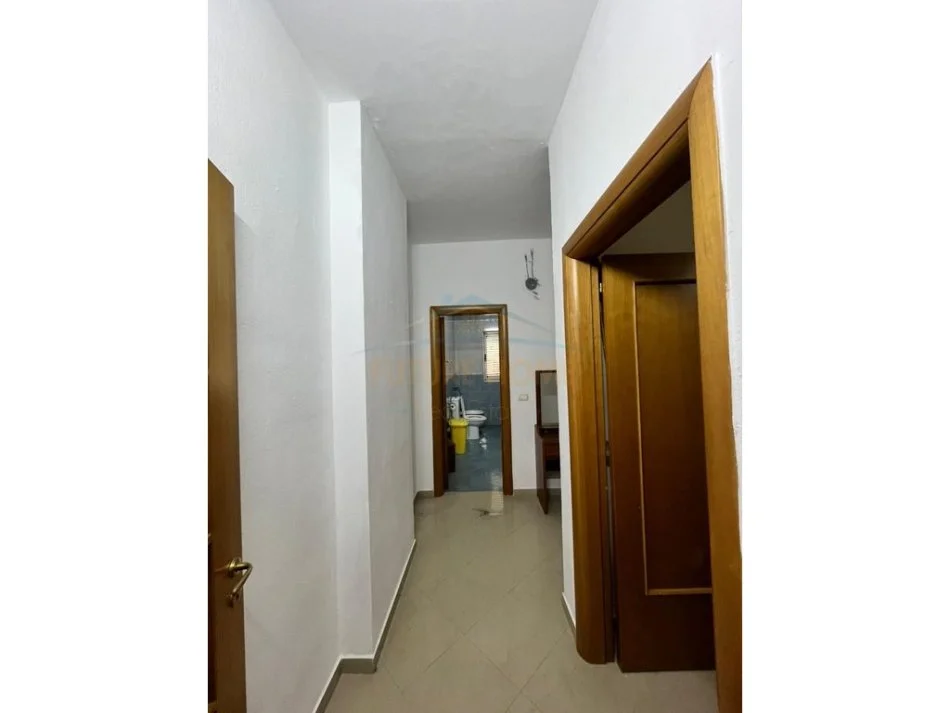 Durres, shitet apartament 2+1 Kati 3, 170 m² 180.000 € 
