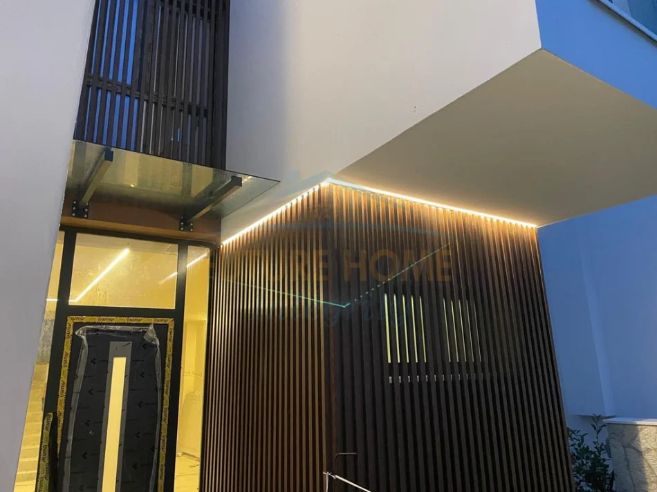 Shitet, Vilë 4-Katëshe, Perla Gardens Residence, Mjull-Bathore, Tiranë.