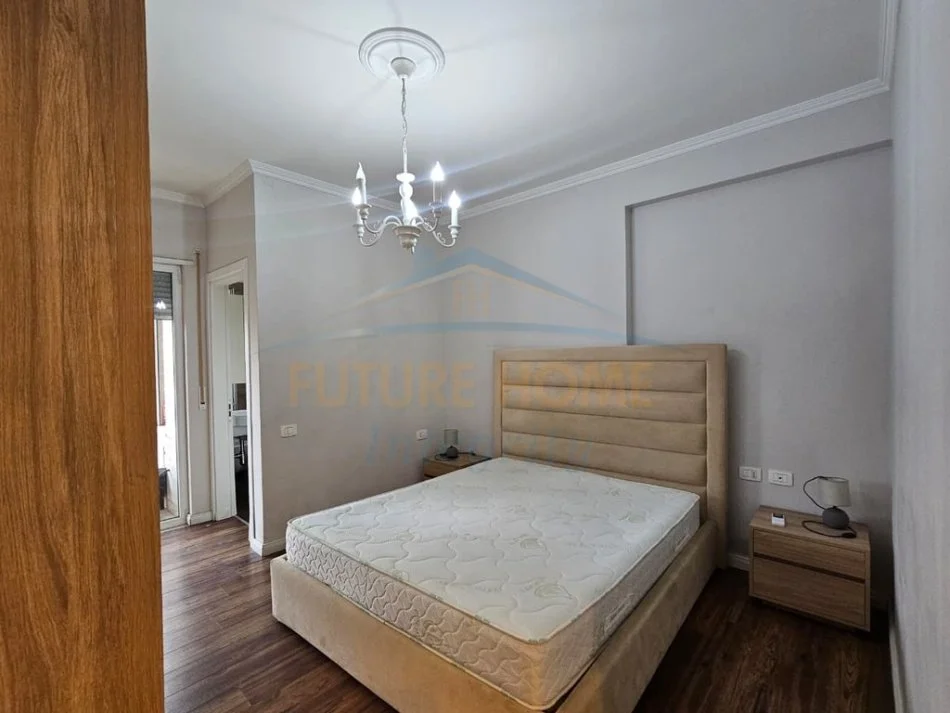Tirane, jepet me qera apartament 2+1+2 Kati 4, 107 m² 800 € (Selvia, shkolla Partizani)