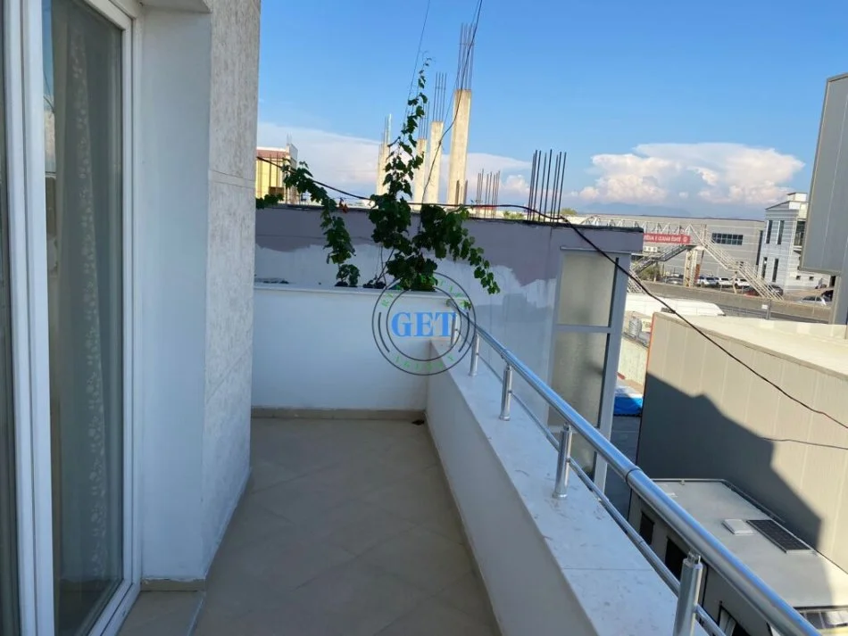 Durres, jepet me qera shtepi 3+1 Kati 0, 130 m² 300 € (Prane "Royal Gas", Durres)