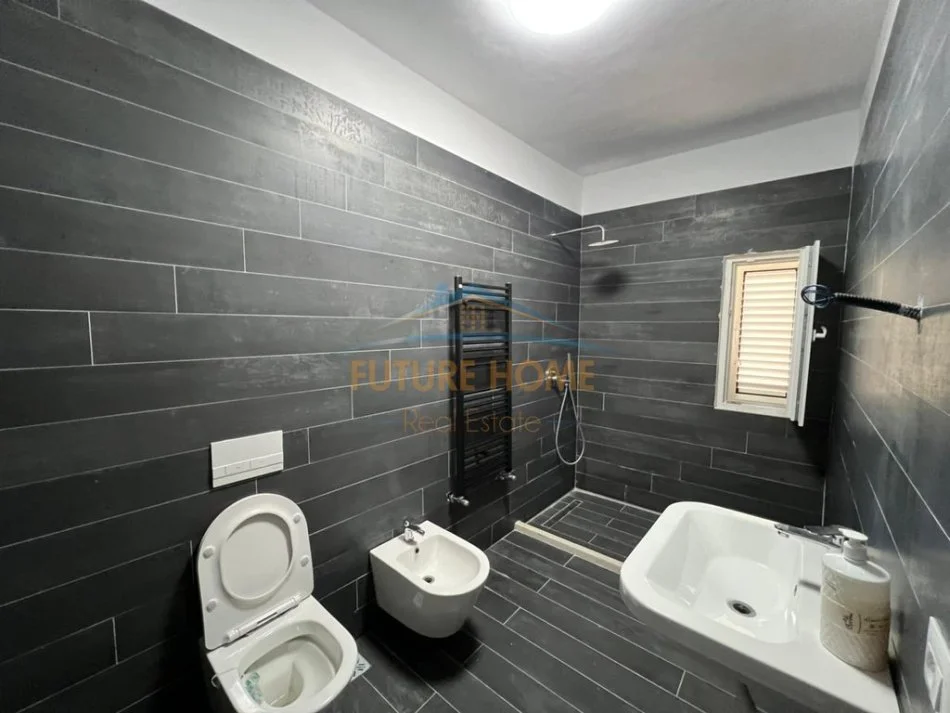 Tirane, shitet apartament 3+1+Ballkon Kati 5, 158 m² 365.000 € (Selite)