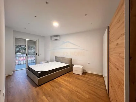 Vlore, shitet apartament 2+1 Kati 5, 107 m² 172.800 € (Sheshi i Flamurit)