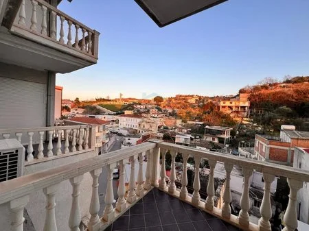 Vlore, shitet apartament 2+1 Kati 5, 107 m² 172.800 € (Sheshi i Flamurit)