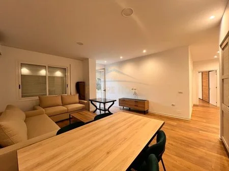 Vlore, shitet apartament 2+1 Kati 5, 107 m² 172.800 € (Sheshi i Flamurit)