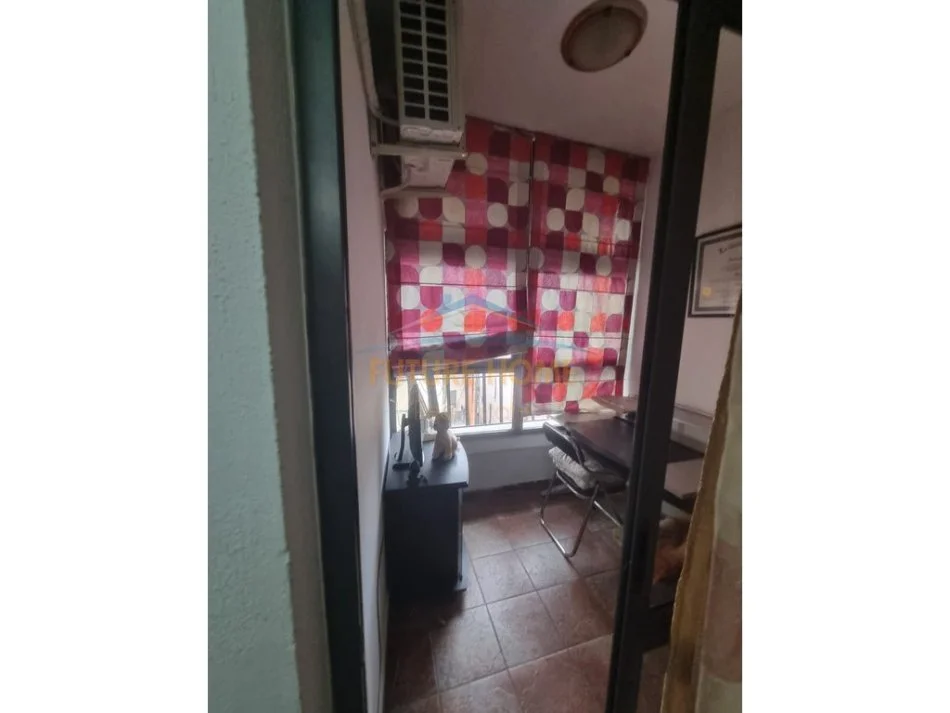 Tirane, jepet me qera apartament 2+1+Ballkon Kati 9, 88 m² 624 € 