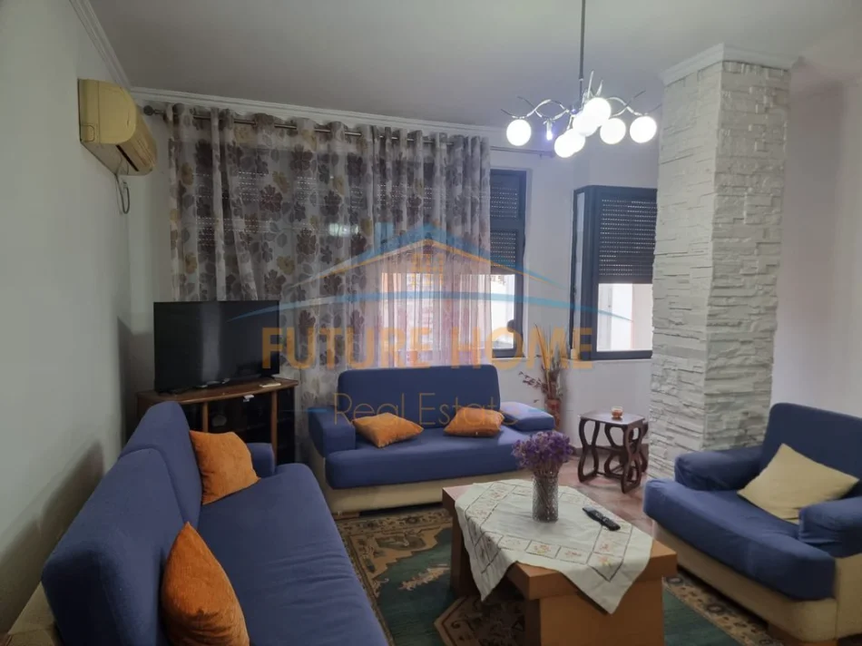 Tirane, jepet me qera apartament 2+1+Ballkon Kati 9, 88 m² 600 € (selvia)