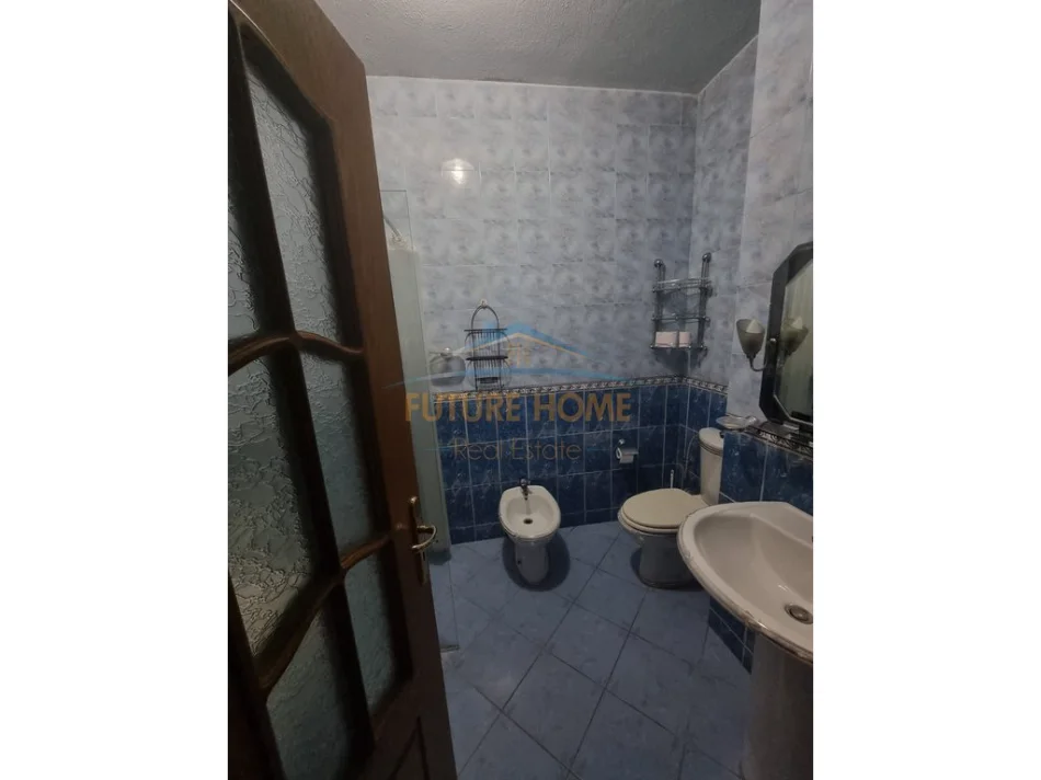 Tirane, jepet me qera apartament 2+1+Ballkon Kati 9, 88 m² 600 € (Selvia)