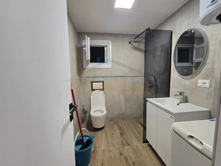 Tirane, shitet apartament 2+1+Ballkon Kati 2, 53 m² 149.000 € (Materniteti i Ri)