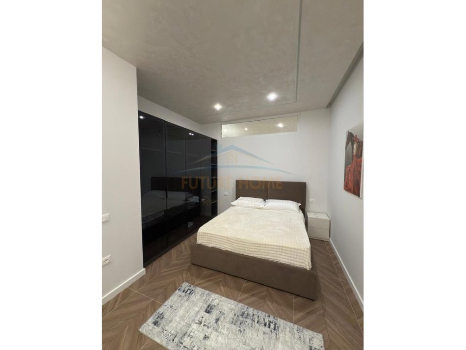 Durres, jepet me qera apartament 2+1 , 1.200 € 