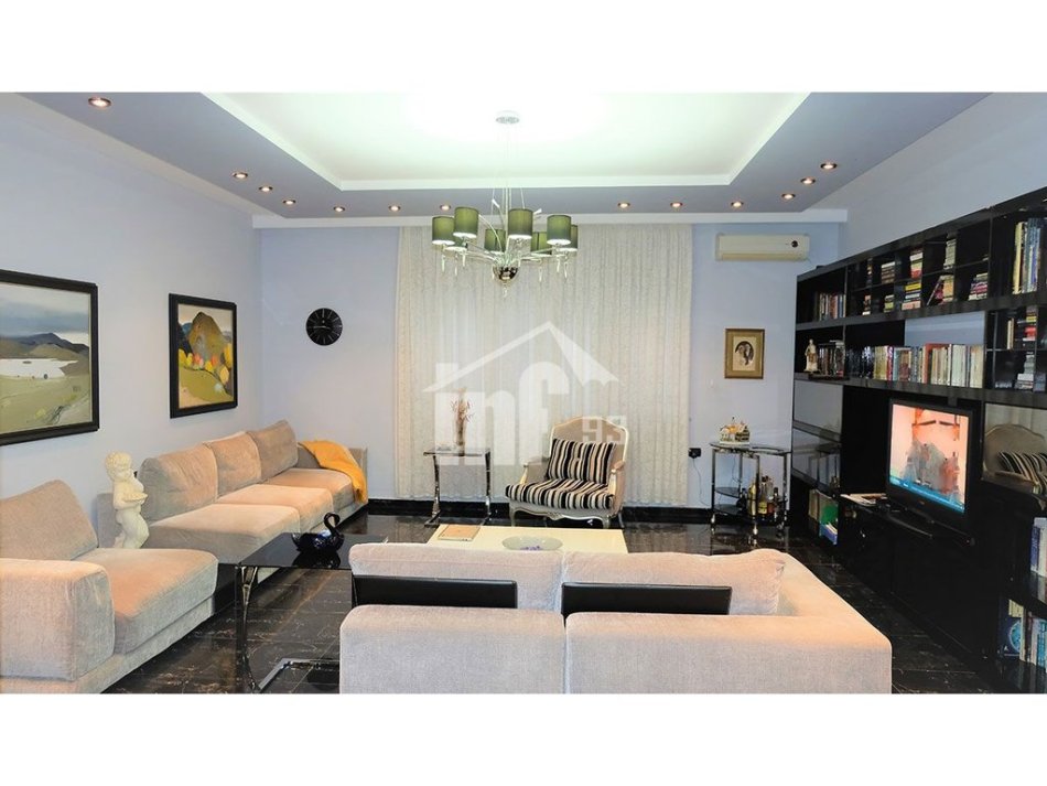 Tirane, jepet me qera apartament 3+1+Ballkon Kati 7, 1.300 m² 1.300 € (NË ZONEN E BLLOKUT, RRUGA “PERLAT REXHEPI”)