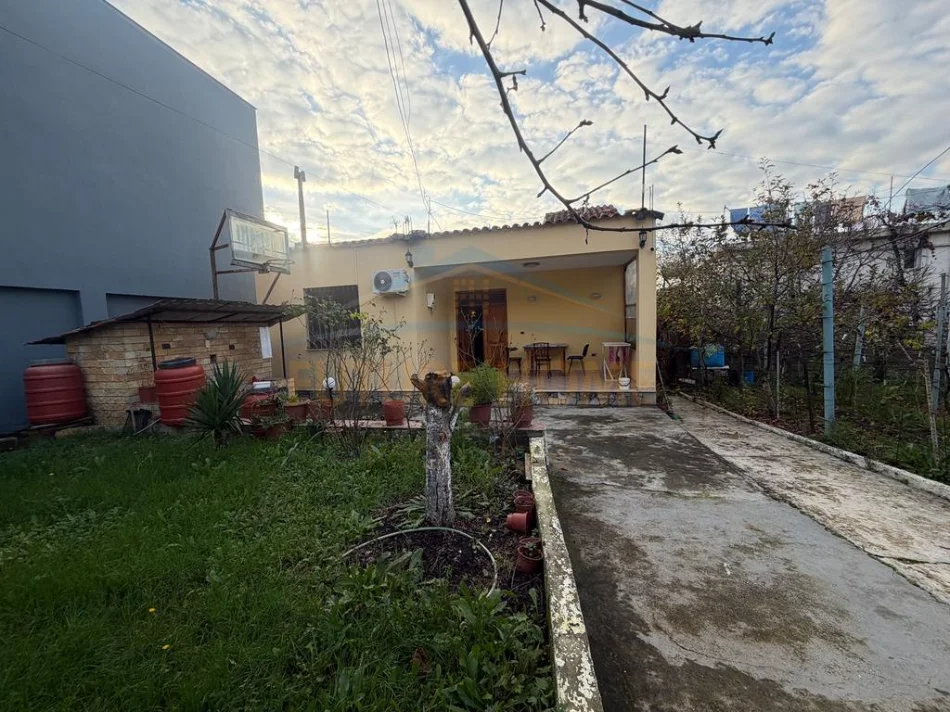 Tirane, shitet shtepi 2+1 , 111 m² 200.000 € 