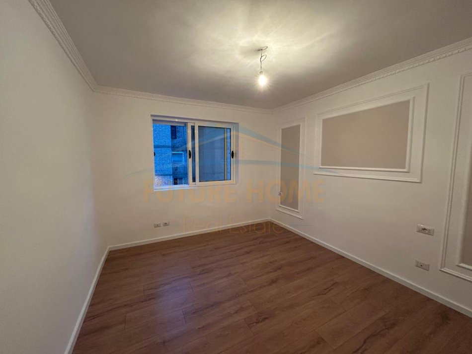 Durres, shes apartament 1+1 Kati 3, 85.000 € (Prane Stadiumit "Niko Dovana" , Durrës)