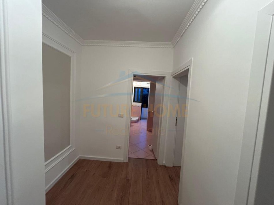 Durres, shes apartament 1+1 Kati 3, 85.000 € (Prane Stadiumit "Niko Dovana" , Durrës)