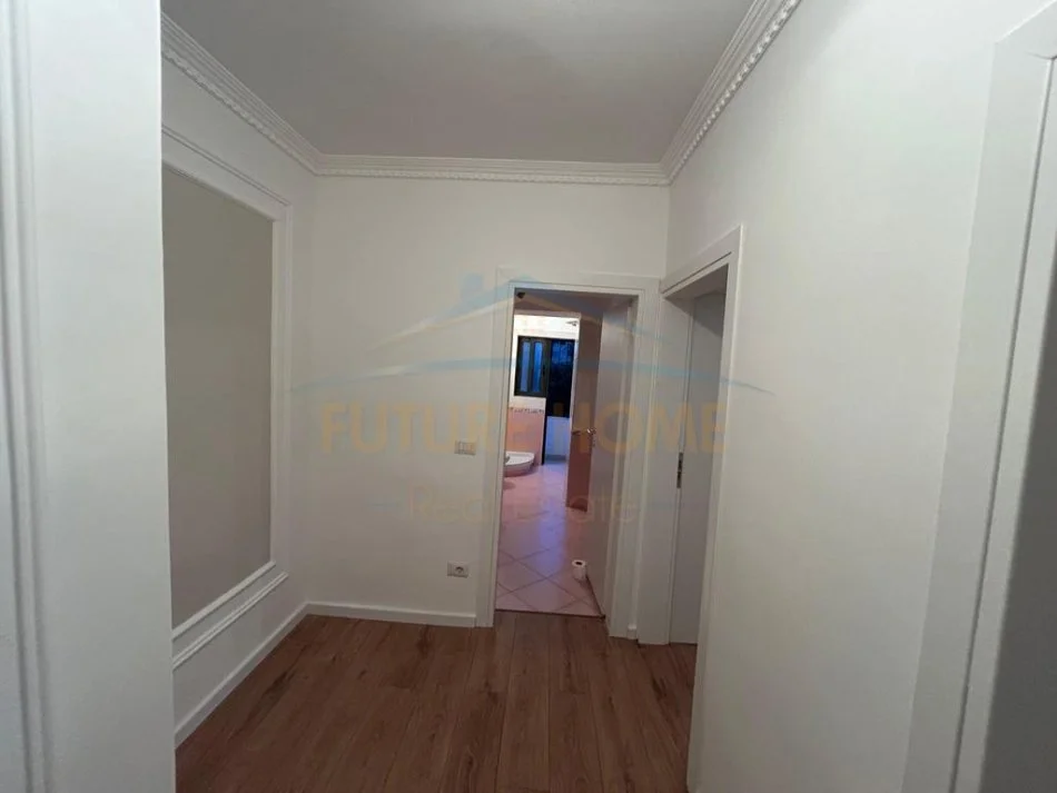 Durres, shes apartament 1+1 Kati 3, 85.000 € (Prane Stadiumit Niko Dovana, Durrës)