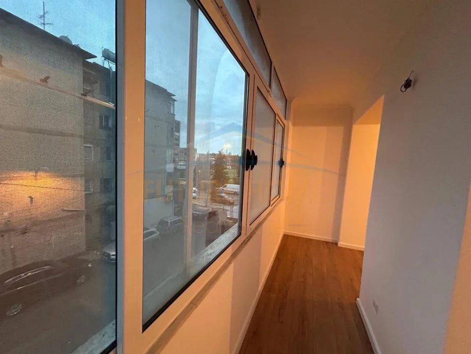 Durres, shes apartament 1+1 Kati 3, 85.000 € (Prane Stadiumit Niko Dovana, Durrës)