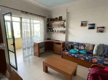 Tirane, jepet me qera apartament 2+1+Ballkon Kati 8, 75 m² 600 € (Shallvaret)