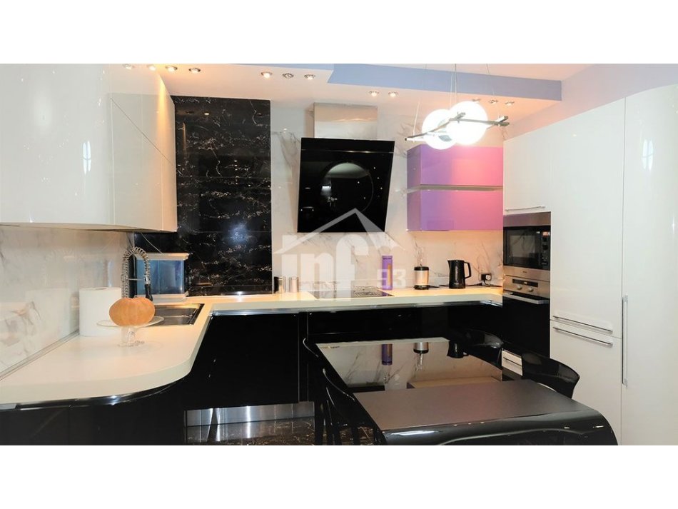 Tirane, jepet me qera apartament 3+1+Ballkon Kati 7, 1.300 m² 1.300 € (NË ZONEN E BLLOKUT, RRUGA “PERLAT REXHEPI”)