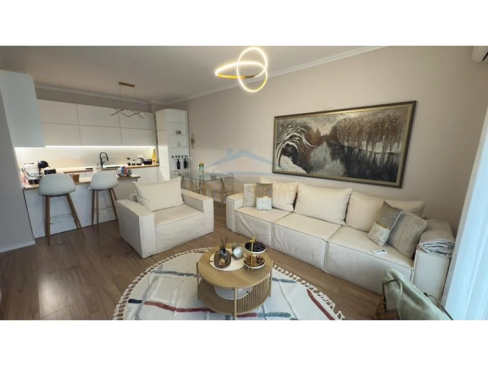 Tirane, shitet apartament 2+1+Post parkimi Kati 8, 105 m² 265.000 €