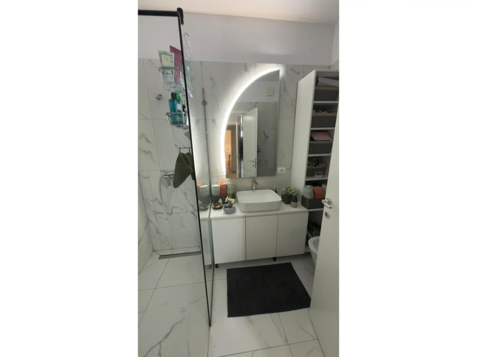 Tirane, shitet apartament 2+1+Post Parkimi,  Kati 8, 105 m² 265.000 € (Rruga Jordan Misja)