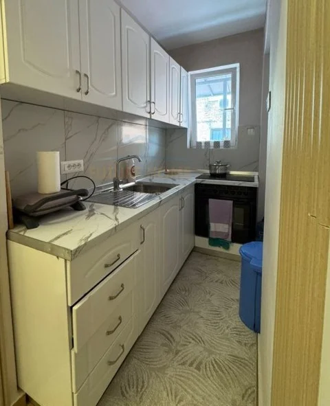 Tirane, shitet apartament 1+1 Kati 2, 44 m² 100.000 € (Kinostudio)