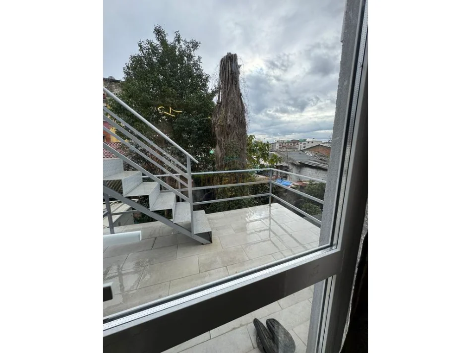 Shitet, Apartament 1+1+ Verande, Kinostudio, Tiranë.