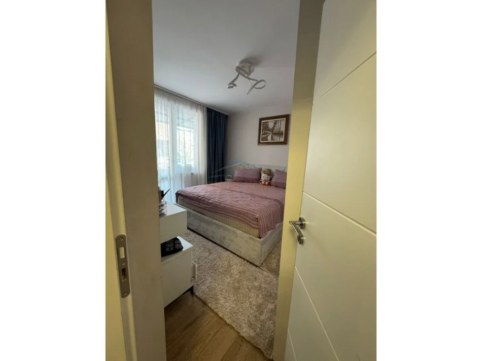 Shitet, Apartament 1+1+ Verande, Kinostudio, Tiranë.