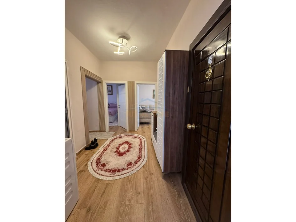 Shqiperi, shitet apartament 1+1 Kati 2, 60 m² 100.000 € (Kinostudio)