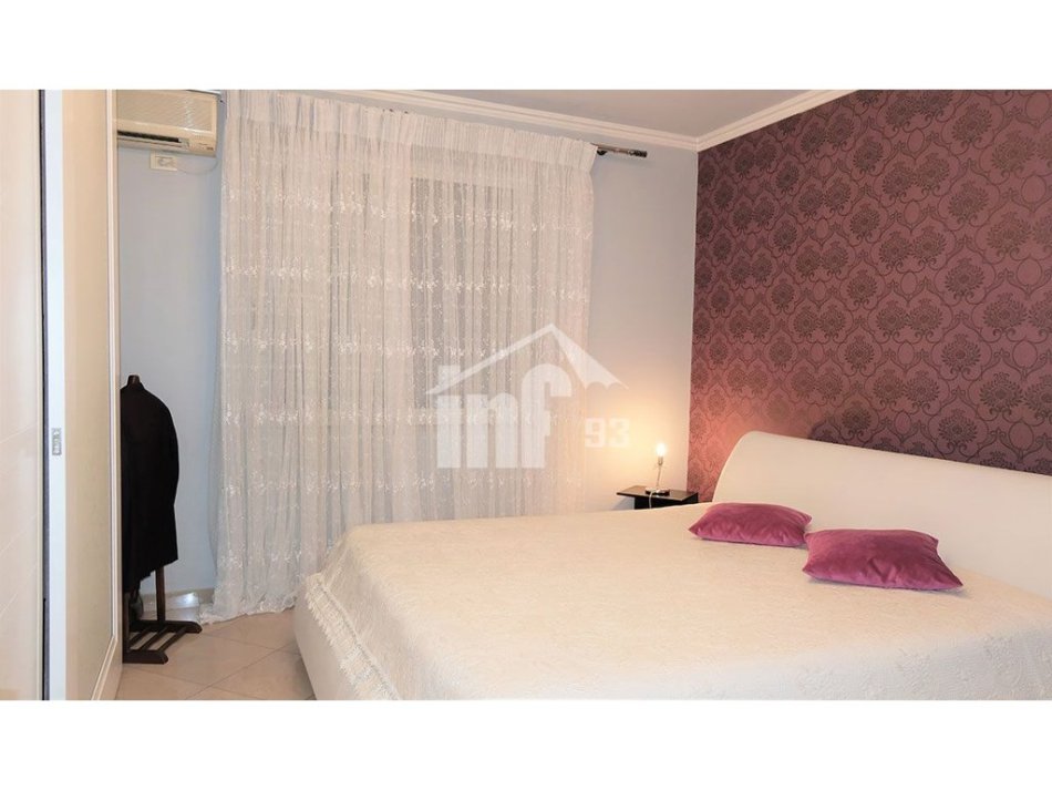 Tirane, jepet me qera apartament 3+1+Ballkon Kati 7, 1.300 m² 1.300 € (NË ZONEN E BLLOKUT, RRUGA “PERLAT REXHEPI”)