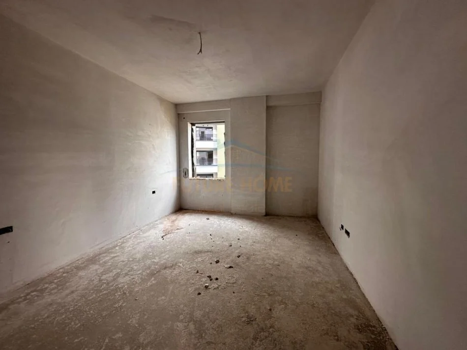 Tirane, shitet apartament 3+1 Kati 3, 166 m² 174.000 € (Paskuqan)