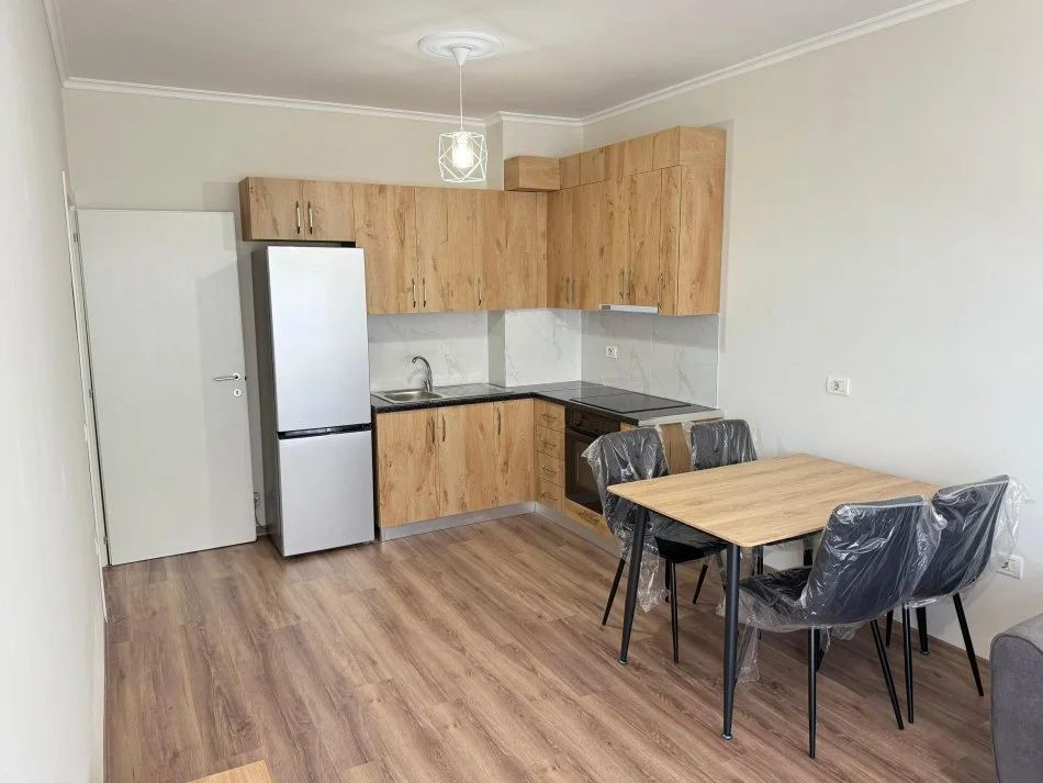 Tirane, jepet me qera apartament 1+1+Ballkon Kati 5, 60 m² 400 € (Misto Mame, Kompleksi Ales)