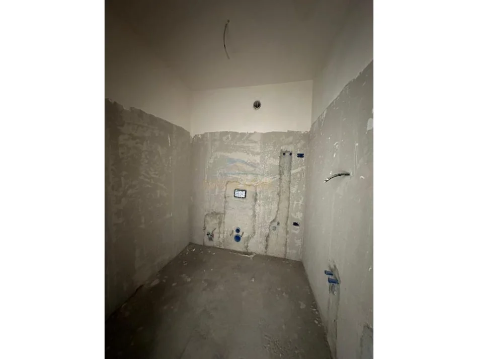 Tirane, shitet apartament 1+1 Kati 3, 81 m² 89.500 € (Paskuqan)