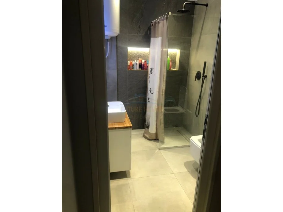 Tirane, jepet me qera apartament 2+1 Kati 3, 100 m² 700 € (Komuna parisit)