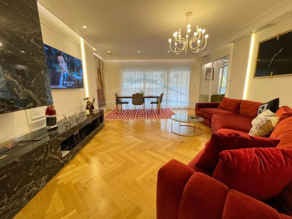 Tirane, shitet apartament 2+1+Ballkon Kati 2, 165 m² 369.000 € (KOPSHTI BOTANIK)