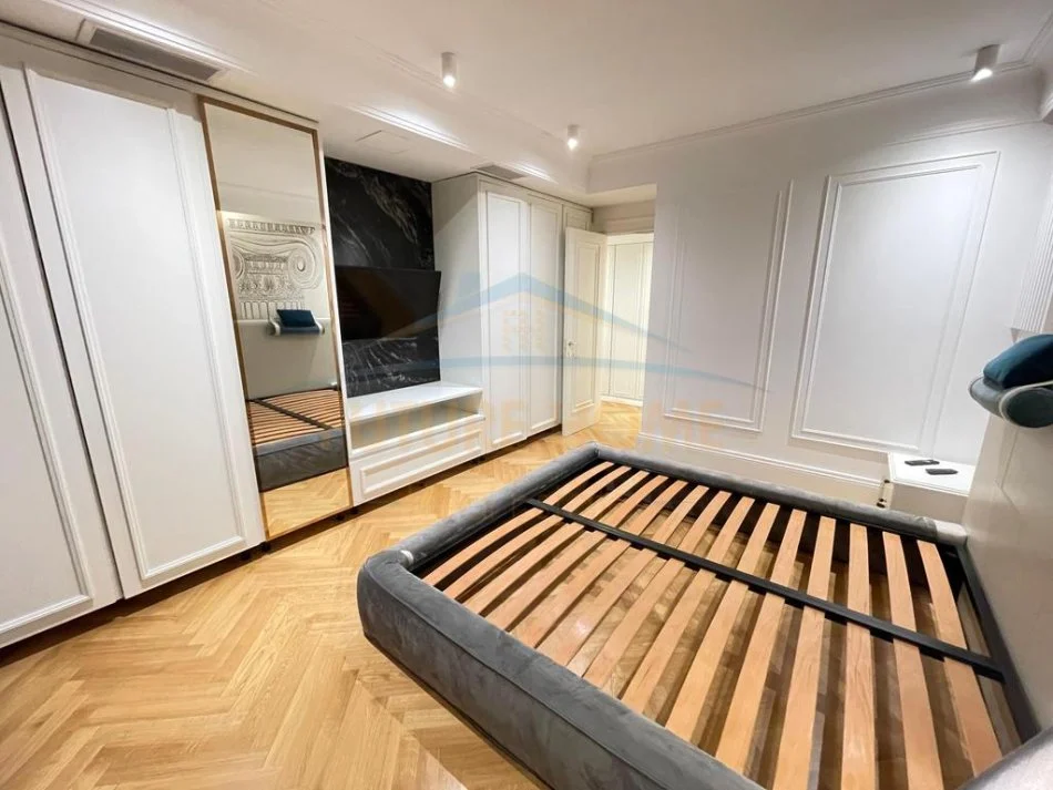 Tirane, shitet apartament 2+1 Kati 2, 165 m² 369.000 € (Shitet, Apartament 2+1, Kopshti Botanik, Tirane)