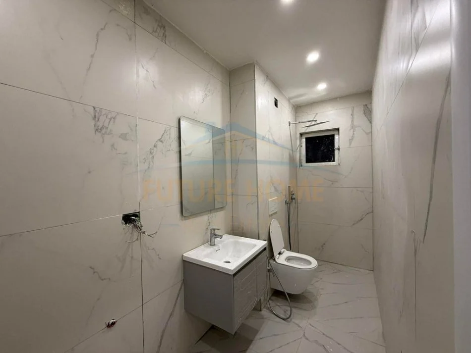 Tirane, shitet apartament 1+1+Aneks Kati 1, 59 m² 190.000 € 