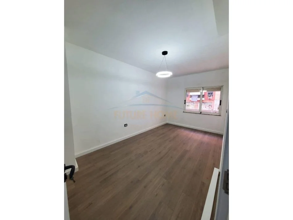 Tirane, shitet apartament 1+1+Aneks Kati 1, 59 m² 190.000 € 